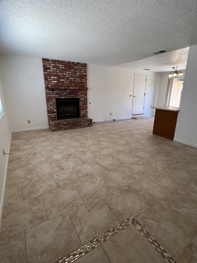 Photo - 740 N Sanders St Unidad A