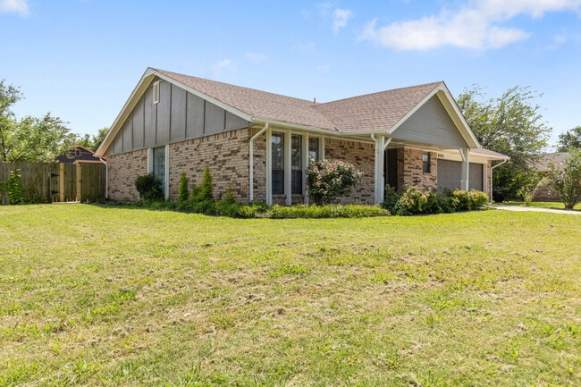 Building Photo - 8216 NW 112th St