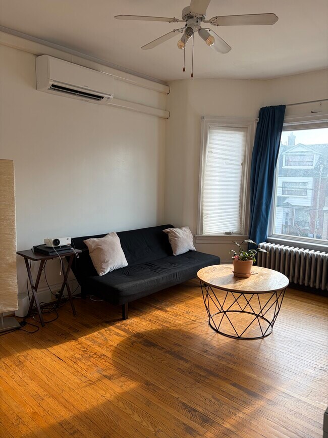 Photo - Ossington - Harbord & College Unit 2nd Floor