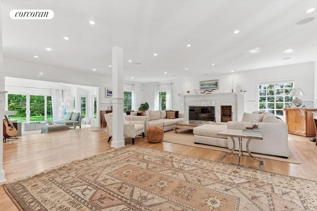 Photo - 9 Lauras Ln