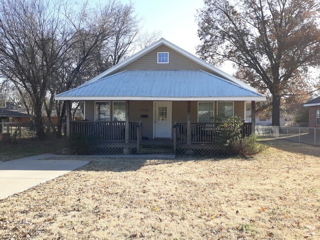 Building Photo - 1303 W 10th Ave Rental