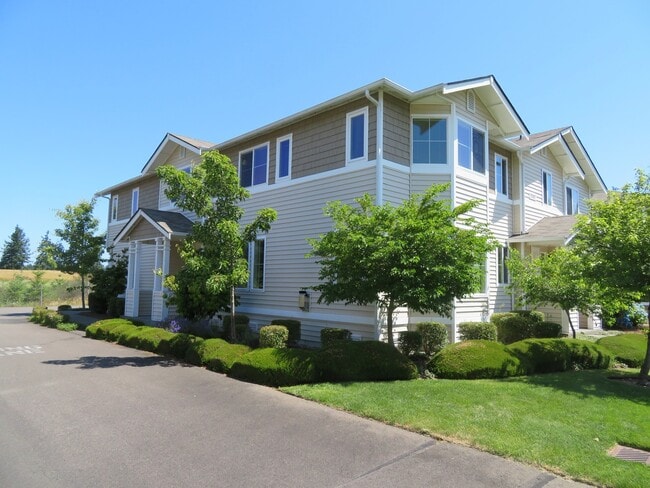 Building Photo - 2320 Simmons St Unit A