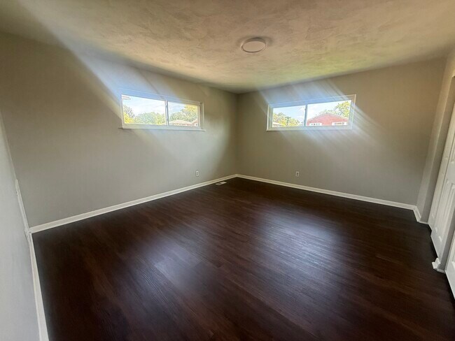 2235 1/2 Iroquois St Unit 2235 1/2 Iroquois St
