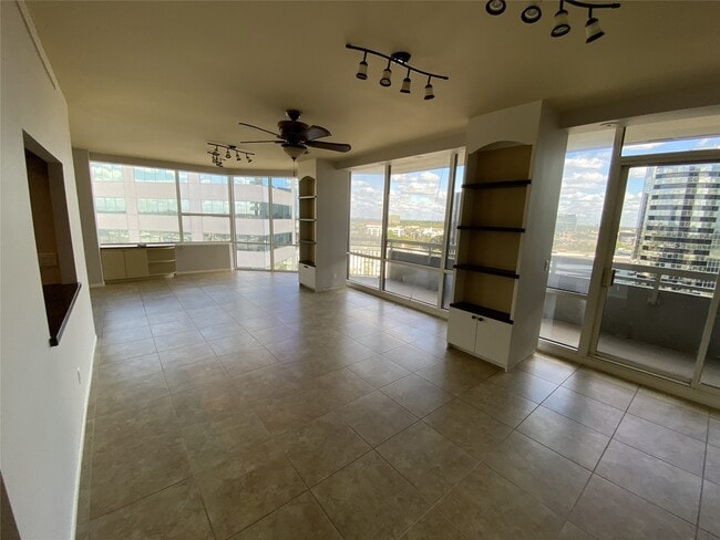 Photo - 14 Greenway Plz Unit 13R