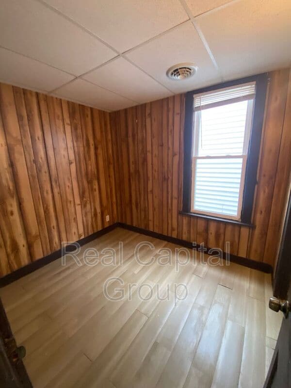 Photo - 156 James St