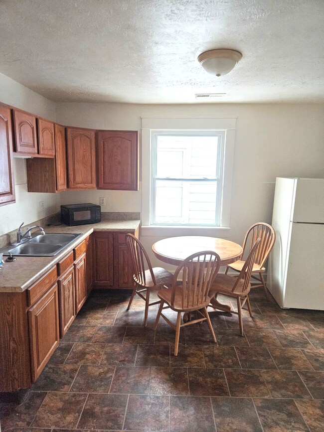 Building Photo - 546 E 22nd St Unit 2
