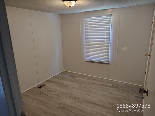 Photo - 301 Old Tavern Ln