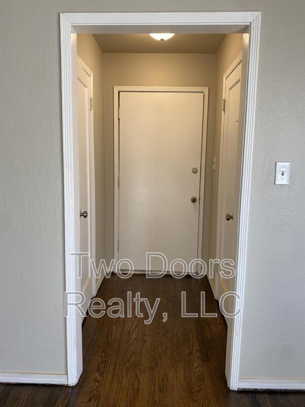 Photo - 561 E Indian Dr