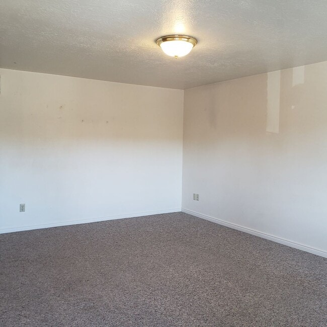 Building Photo - 1B/1B Pet Friendly Apartment South of BYU Unit HC-304