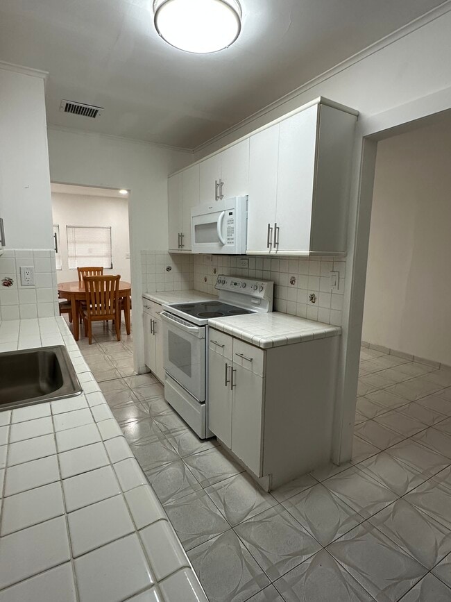 Photo - 811 NE 2nd Pl