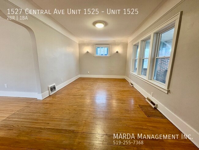 Photo - SPACIOUS 2BEDROOM/1BATH MAIN FLOOR UNIT + UTILITIES Unit 1525