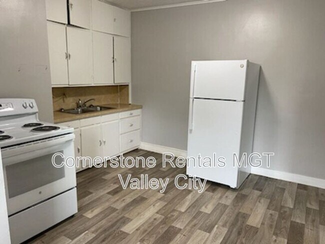 Photo - 208 5th Ave SW