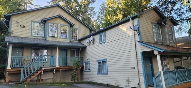 Building Photo - 12331 SE Whitcomb Dr. Unit #2