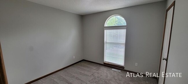 Photo - 205 NW Almond