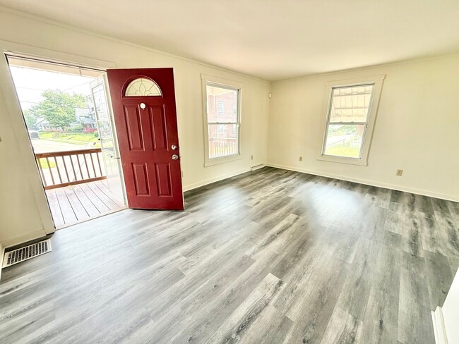 Photo - 921 17th St NW