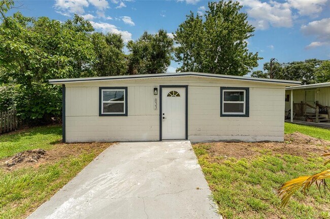 Photo - 833 N Suwannee Ave