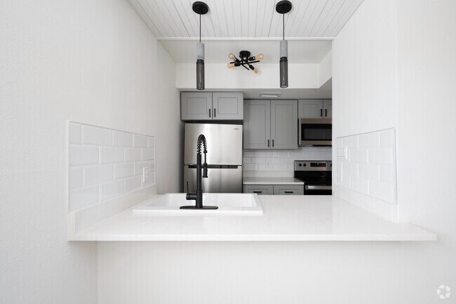 1BR, 1BA _ 724SF