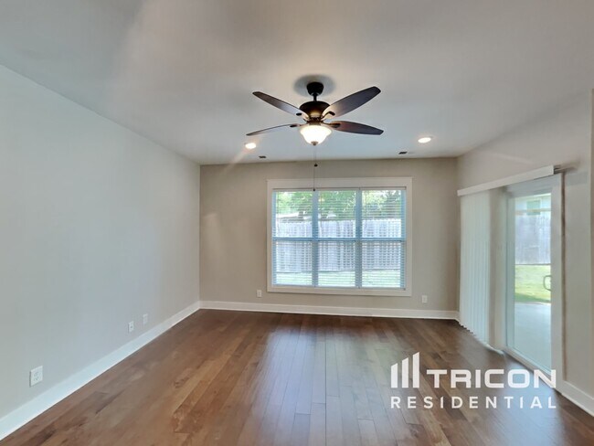 Photo - 302 Spring St