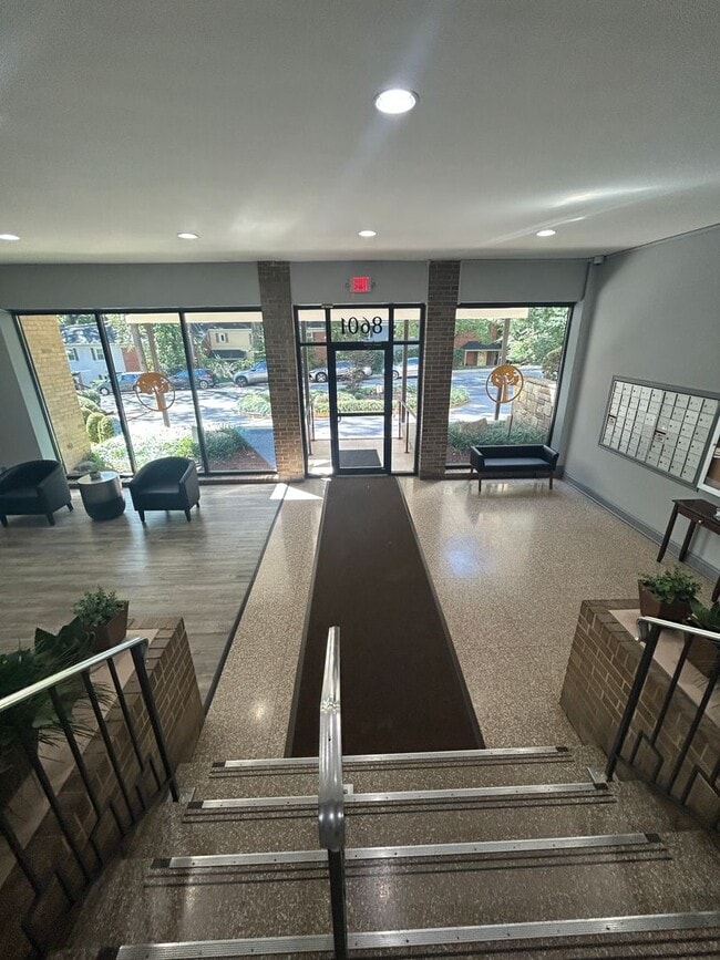 Photo - Fresh and Ready 1 + 1 All Utilities Included.