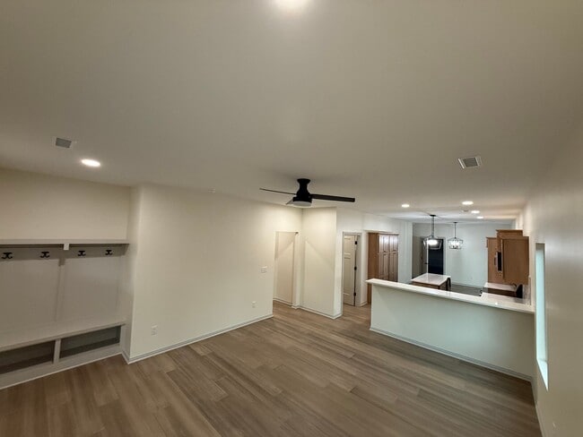 Photo - 405 W Allison St