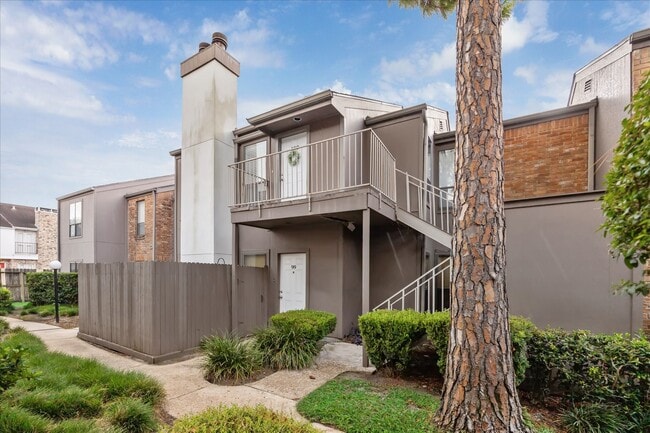 Building Photo - 1201 Bering Dr Unit 100