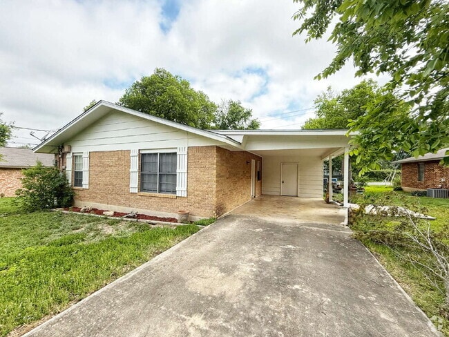 Building Photo - Prime Location! Fresh Paint – Charming 2BR... Rental