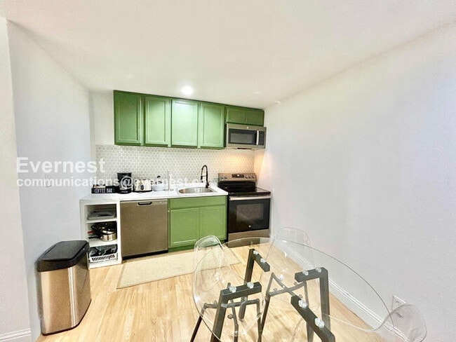 Photo - 8633 Westglen Dr