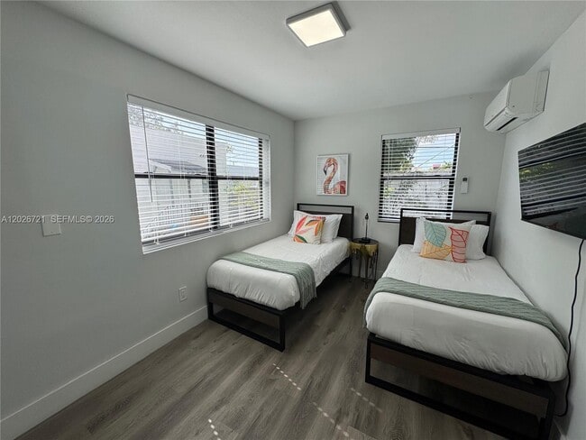 Photo - 584 NW 30th St Unit 3
