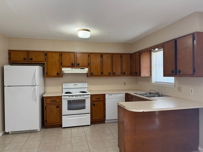 Photo - Great downstairs apartment close to it all