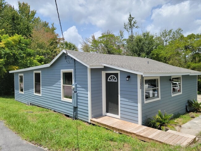 Building Photo - 1530 Smith St Rental