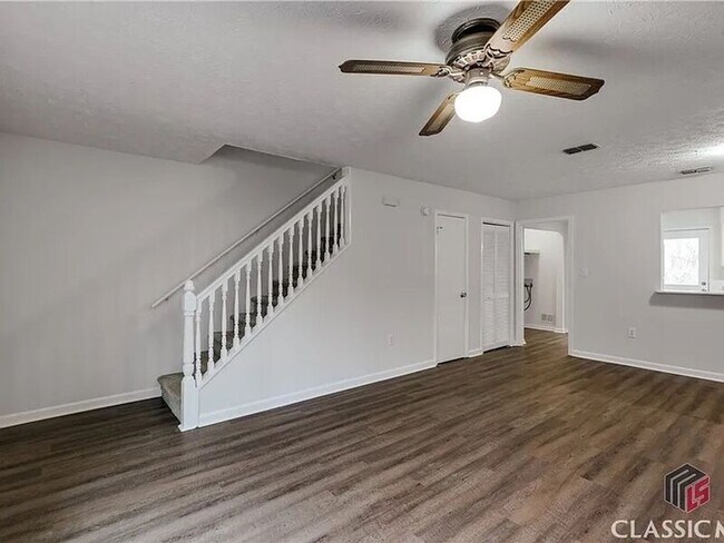 Photo - 209 Highland Park Dr