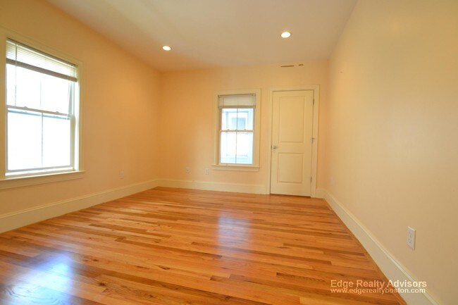 Photo - 25 Lothrop St Unit 2