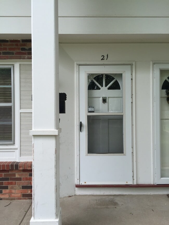 Photo - Gorgeous 2 Bedroom, 1.25 Bath Townhouse near UIHC