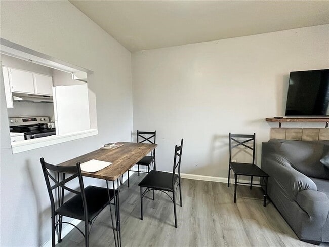 Photo - 4120 Hartt St