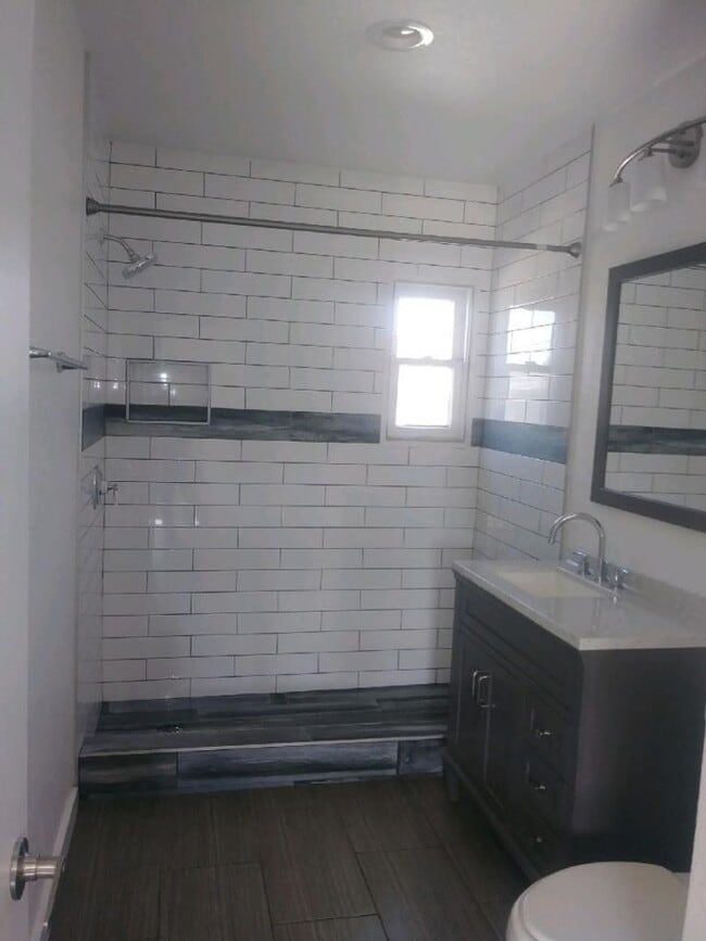 Photo - 219 W 7th St Unidad 722