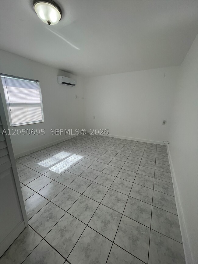 Photo - 1567 NE 110th St Unit C