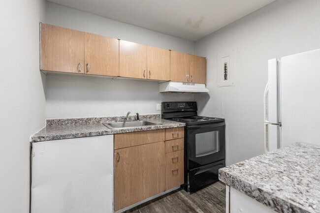 1BR, 1BA - 700SF - Kitchen - Woodhill Estates