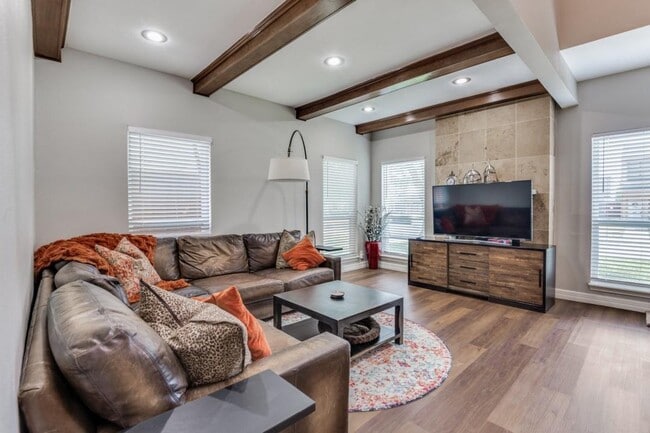 Photo - 552 Josephine St