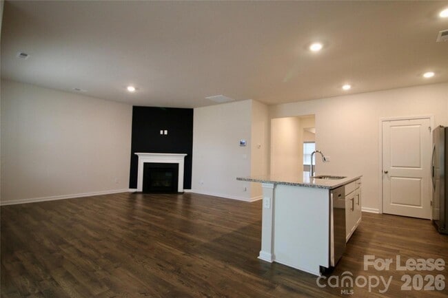 Photo - 1121 Secrest Cmns Dr