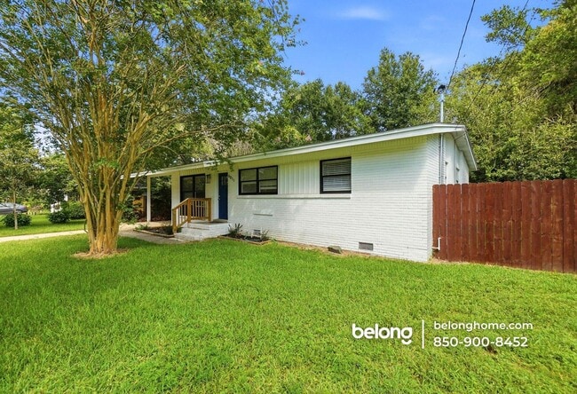 Photo - 6011 Greenwood Ln