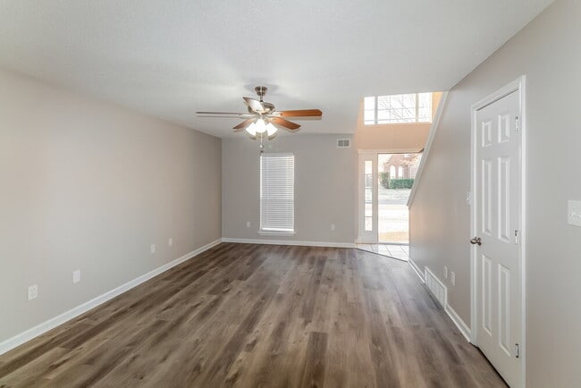 Photo - 7411 Winston Cove