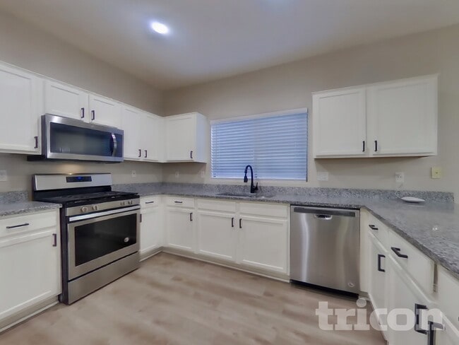 Photo - 13038 W Aster Dr