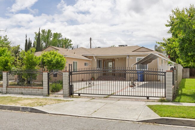 Beautiful 3 bd Home in Reseda! - Beautiful 3 bd Home in Reseda!