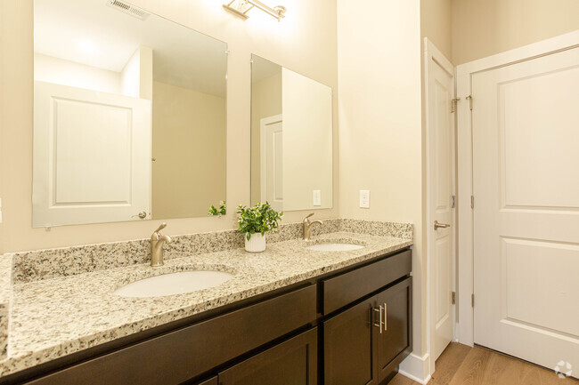 2BR, 2BA - Ruby - Bathroom - Gateway Crossing Apartments