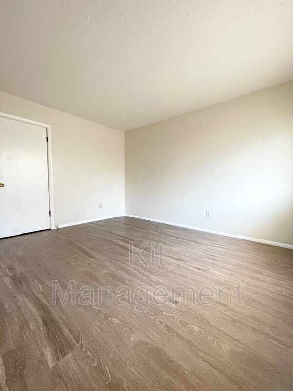 Photo - 5517 Douglas Rd