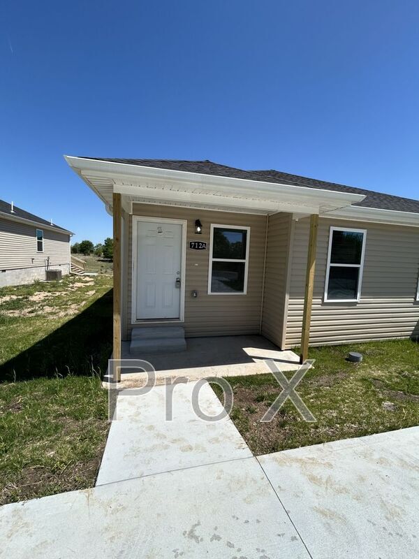 Building Photo - 712 Columbus St Unit 712 N Columbus