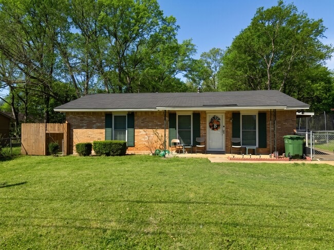 Building Photo - 707 Golden Gate Dr