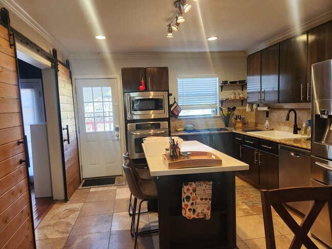 Photo - 115 Field Crest Dr