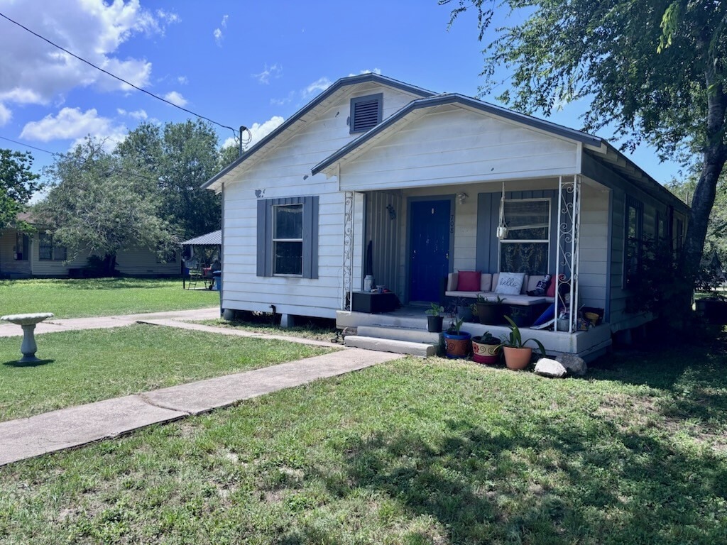 Single story family home - 708 W Stamper St Casa