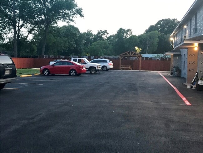 Building Photo - 8717 Spaulding St Unit 4